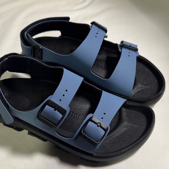 Birkenstock women’s 
Dual-Tone Sandal - Picture 3 of 11